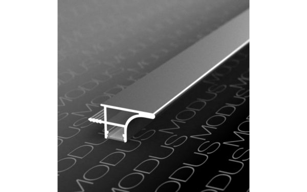 Мебельная ручка врезная с ОДНОСТОРОННЕЙ ПОДСВЕТКОЙ Серебро А00 MODUS для верхних баз длина 4,0м